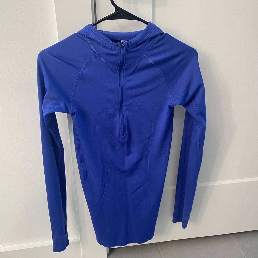 Lululemon pullover hoodie. Excellent condition, worn maybe once or twice.